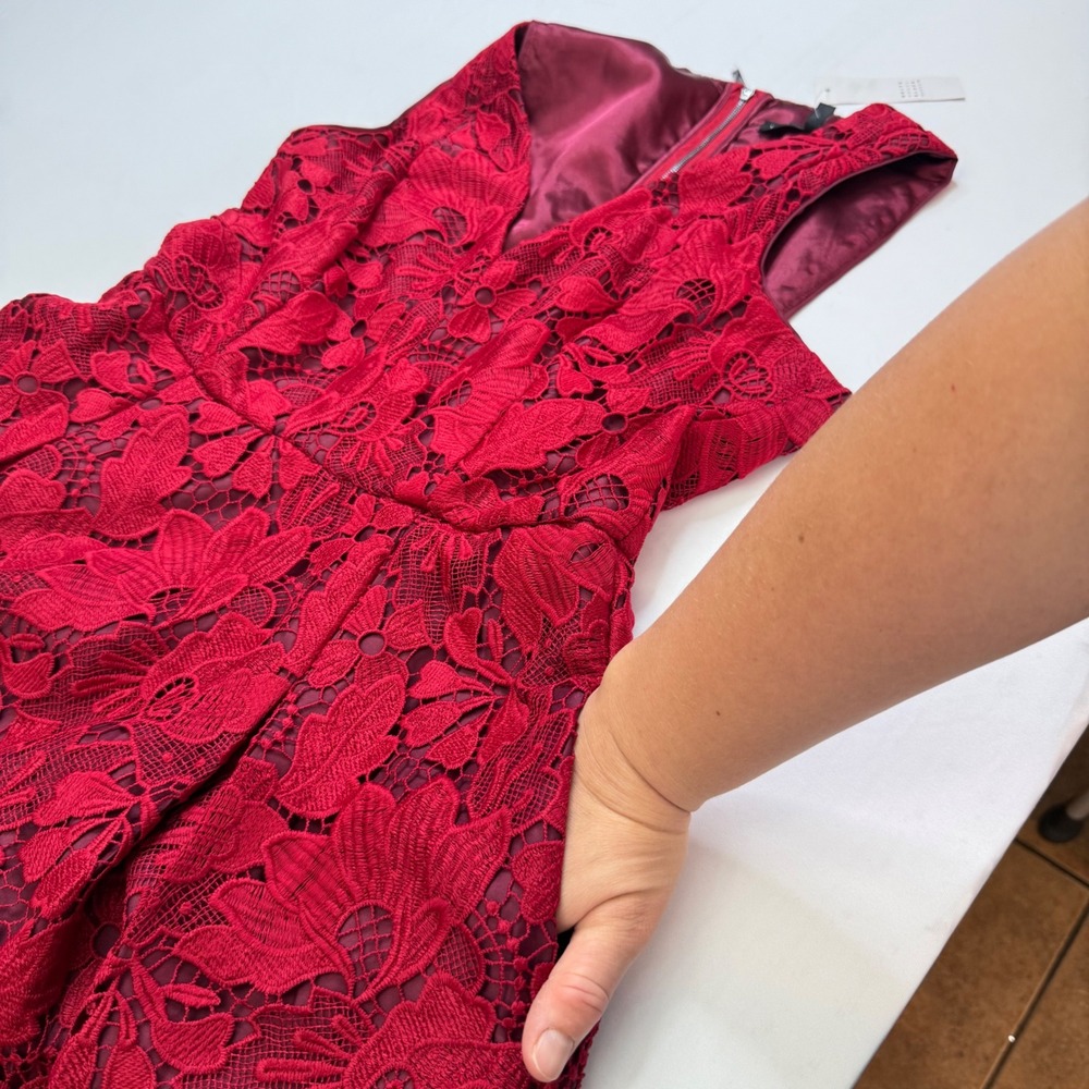 NWT! Valentine White House Black Market Red Floral Lace Fit and Flare‎ Dress 6 - Picture 10 of 16